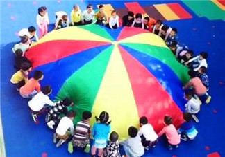 餃子在幼兒園玩的游戲叫什么？彩虹傘的捕魚(yú)游戲怎么玩？