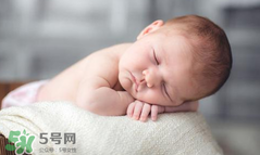 夏天寶寶可以穿開襠褲嗎？寶寶穿開襠褲有什么危害嗎？