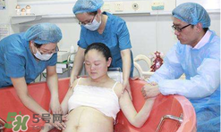 水中分娩是怎樣的？水中分娩與傳統(tǒng)分娩的區(qū)別有哪些？