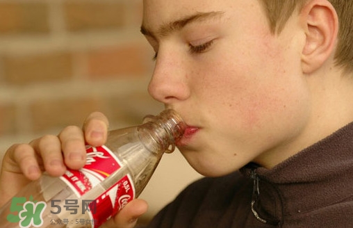 喝碳酸飲料會殺精嗎？碳酸飲料會導(dǎo)致不孕嗎