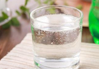 雪碧是碳酸飲料嗎？雪碧是酸性還是堿性？