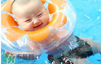 寶寶游泳耳朵進水了怎么辦？寶寶游泳如何避免耳朵進水？