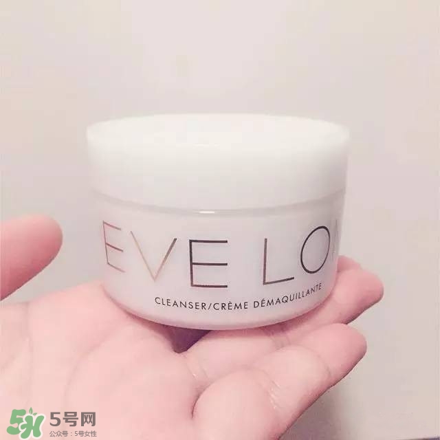 網(wǎng)紅推薦的護膚品靠譜嗎？跟風(fēng)買網(wǎng)紅護膚品卻沒效果