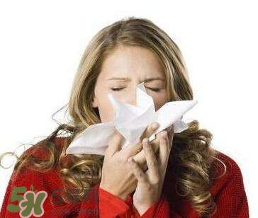 病毒性感冒發(fā)燒怎么辦？病毒性感冒癥狀有哪些