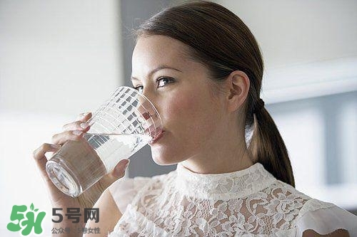 30天不喝飲料，妹子的對比照令人震驚 喝白開水的好處