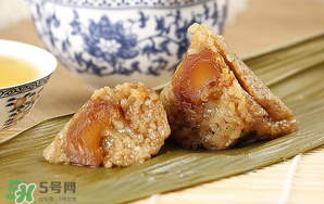 蛋黃肉粽和鮮肉粽哪個熱量高？一個蛋黃肉粽的熱量是多少？