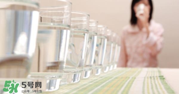 30天不喝飲料，妹子的對比照令人震驚 喝白開水的好處