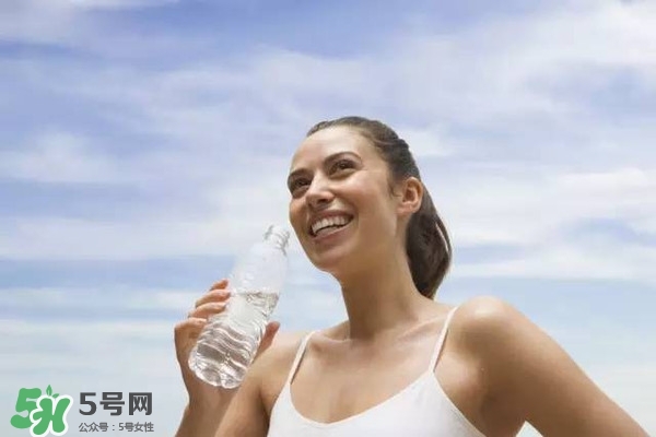 30天不喝飲料，妹子的對比照令人震驚 喝白開水的好處