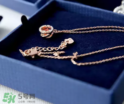 施華洛世奇跳動(dòng)的心是什么材質(zhì)？跳動(dòng)的心項(xiàng)鏈?zhǔn)倾y的嗎？