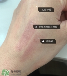 嬌蘭和紀梵希口紅哪個好？嬌蘭和紀梵?？诩t對比