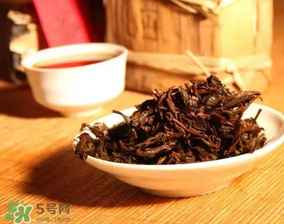 普洱茶發(fā)霉了怎么處理？普洱茶發(fā)霉了還能喝嗎？