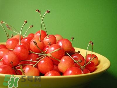 哺乳期能吃櫻桃嗎？哺乳期吃櫻桃寶寶會(huì)上火嗎？