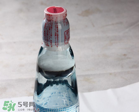 波子汽水彈珠怎么拿出來(lái)？怎么把波子汽水的彈珠拿出來(lái)？