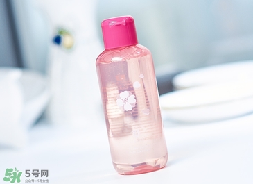?ukiss悠珂思和大創(chuàng)粉撲清洗劑哪個(gè)好？悠珂思和大創(chuàng)清洗劑對(duì)比