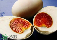 咸鴨蛋放久了還能吃嗎？咸鴨蛋放臭了還能吃嗎？