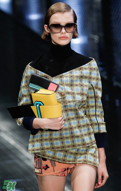 prada ribbon尺寸多大？普拉達(dá)舌頭包尺寸介紹