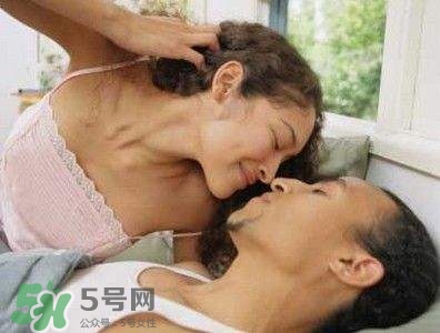 用延時噴劑后需要戴避孕套嗎？延時噴劑說明及其使用方法
