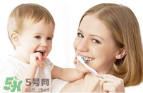 寶寶換牙可以吃糖嗎？小孩換牙期間能不能吃糖？