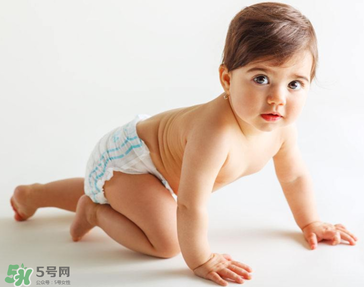 寶寶指甲里的臟東西該怎么處理？寶寶指甲臟怎么辦？