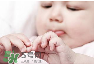 寶寶指甲凹凸不平是什么原因？寶寶指甲凹凸不平正常嗎？