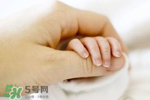 寶寶指甲多久剪一次？寶寶指甲多大可以剪？