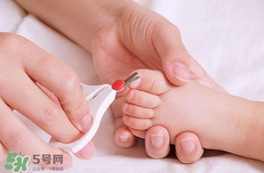 寶寶指甲多久剪一次？寶寶指甲多大可以剪？