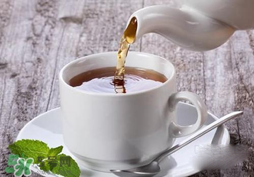 胃脹氣可以喝蜂蜜水嗎？胃脹氣可不可以喝蜂蜜水？
