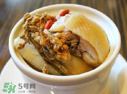 枇杷花怎么煲湯？枇杷花煲湯搭配什么最佳？