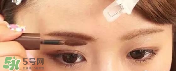 安耐曬安熱沙眉筆怎么用？安耐曬防水液體眉筆色號(hào)試色