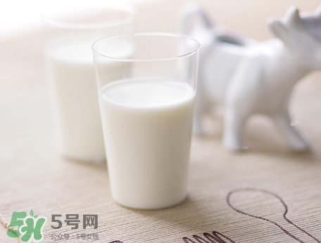 胃脹氣可以喝牛奶嗎？胃脹氣喝牛奶會(huì)怎樣？