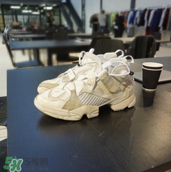 2018vetements reebok pump最新聯(lián)名運動鞋什么樣_好看嗎？