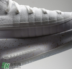 under armour curry4怎么樣？庫(kù)里第四代簽名鞋總決賽戰(zhàn)靴細(xì)節(jié)諜照