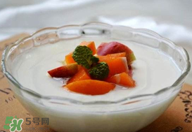 油桃和酸奶能一起吃嗎？油桃能和酸奶一起吃嗎？
