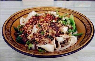 油潑面怎么做好吃？陜西油潑面的正宗做法