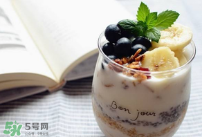 藍(lán)莓和香蕉能一起吃嗎？藍(lán)莓可以和香蕉榨汁嗎？