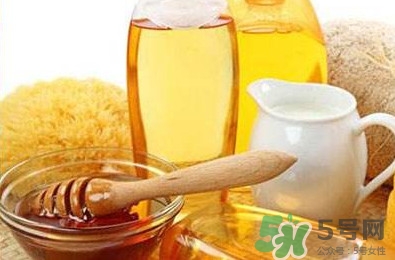 吃螃蟹可以喝蜂蜜水嗎？吃螃蟹能喝橙汁嗎？