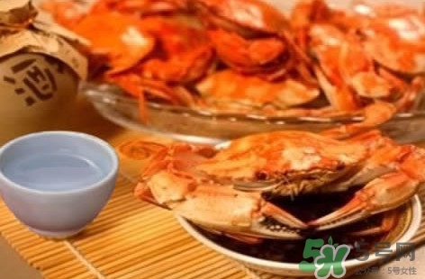 吃花蓋蟹可以喝啤酒嗎？吃花蓋蟹能喝啤酒嗎