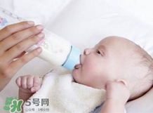 奶粉斷貨可以用別的奶代替一天嗎？奶粉斷貨注意事項