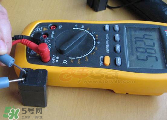 電蚊拍充不進(jìn)電怎么回事？電蚊拍充不了電怎么辦？