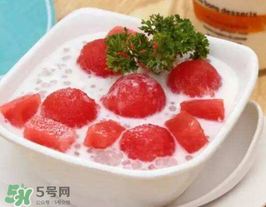 西瓜汁可以加牛奶嗎？西瓜汁和牛奶可以一起喝嗎？