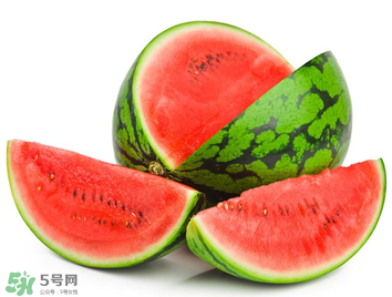 催熟的西瓜能吃嗎？催熟的西瓜吃了會(huì)怎樣？