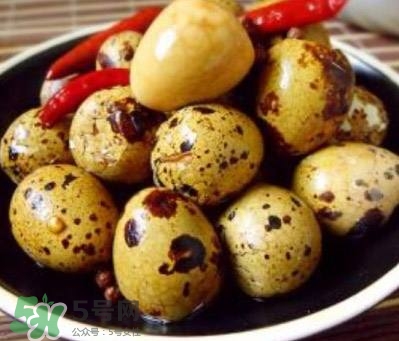 鵪鶉蛋能和胡蘿卜一起吃嗎？鵪鶉蛋能放多久？