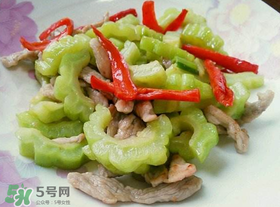 苦瓜炒肉怎么炒不苦？苦瓜炒肉怎么做才不苦？