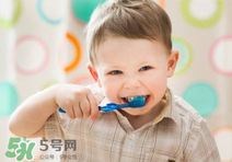 寶寶長(zhǎng)牙會(huì)拉肚子嗎？寶寶長(zhǎng)牙會(huì)發(fā)燒嗎？