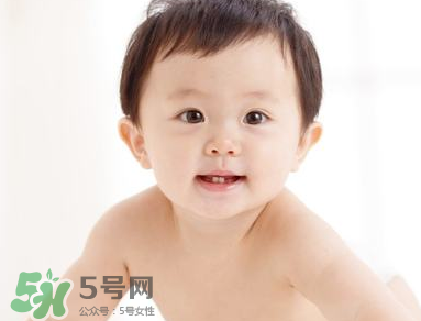 寶寶長(zhǎng)牙會(huì)拉肚子嗎？寶寶長(zhǎng)牙會(huì)發(fā)燒嗎？