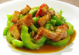 苦瓜炒肉怎么炒不苦？苦瓜炒肉怎么做才不苦？