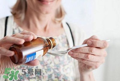 感冒藥和消炎藥能一起吃嗎？感冒藥吃多了會怎樣