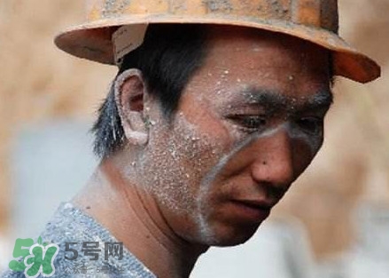 矽肺病和塵肺病哪個(gè)比較嚴(yán)重？矽肺病與塵肺病的區(qū)別