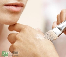 化妝后臉癢是怎么回事？化妝后臉癢怎么辦？