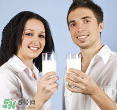 脫脂奶粉什么時(shí)候喝最好？脫脂奶粉什么時(shí)候喝？